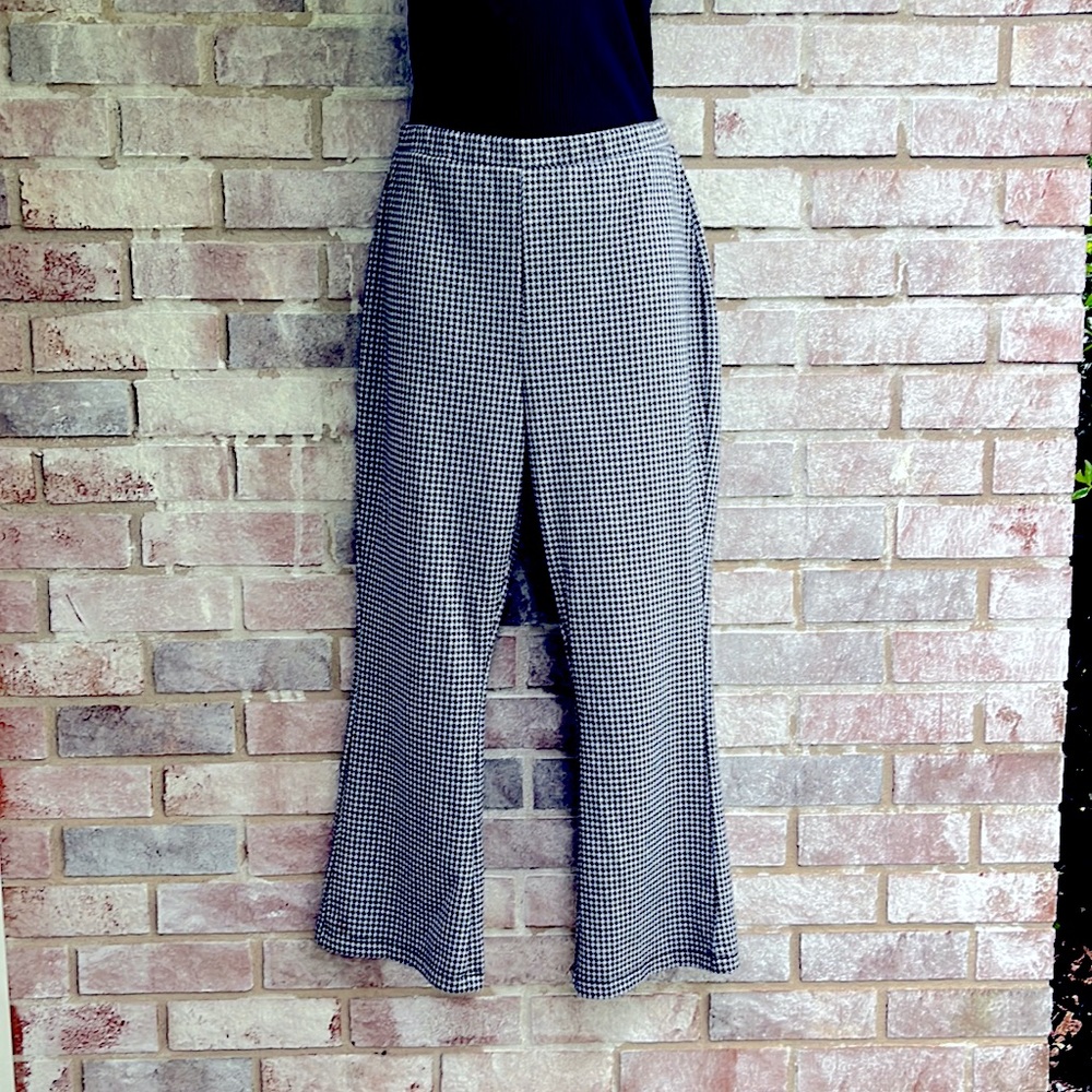 Wild fable pull on knit black check pants.  Size M. Fair to good condition.
